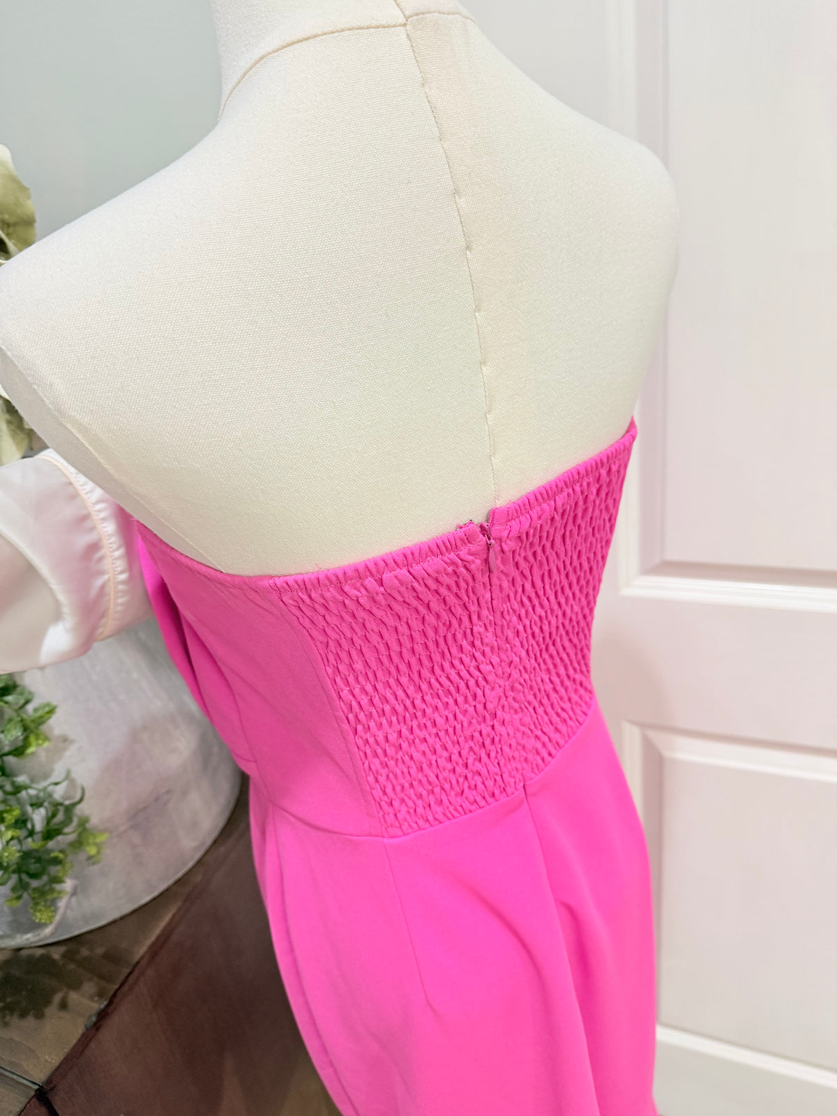 Womens Pink Scalloped Party Dress Large EUC