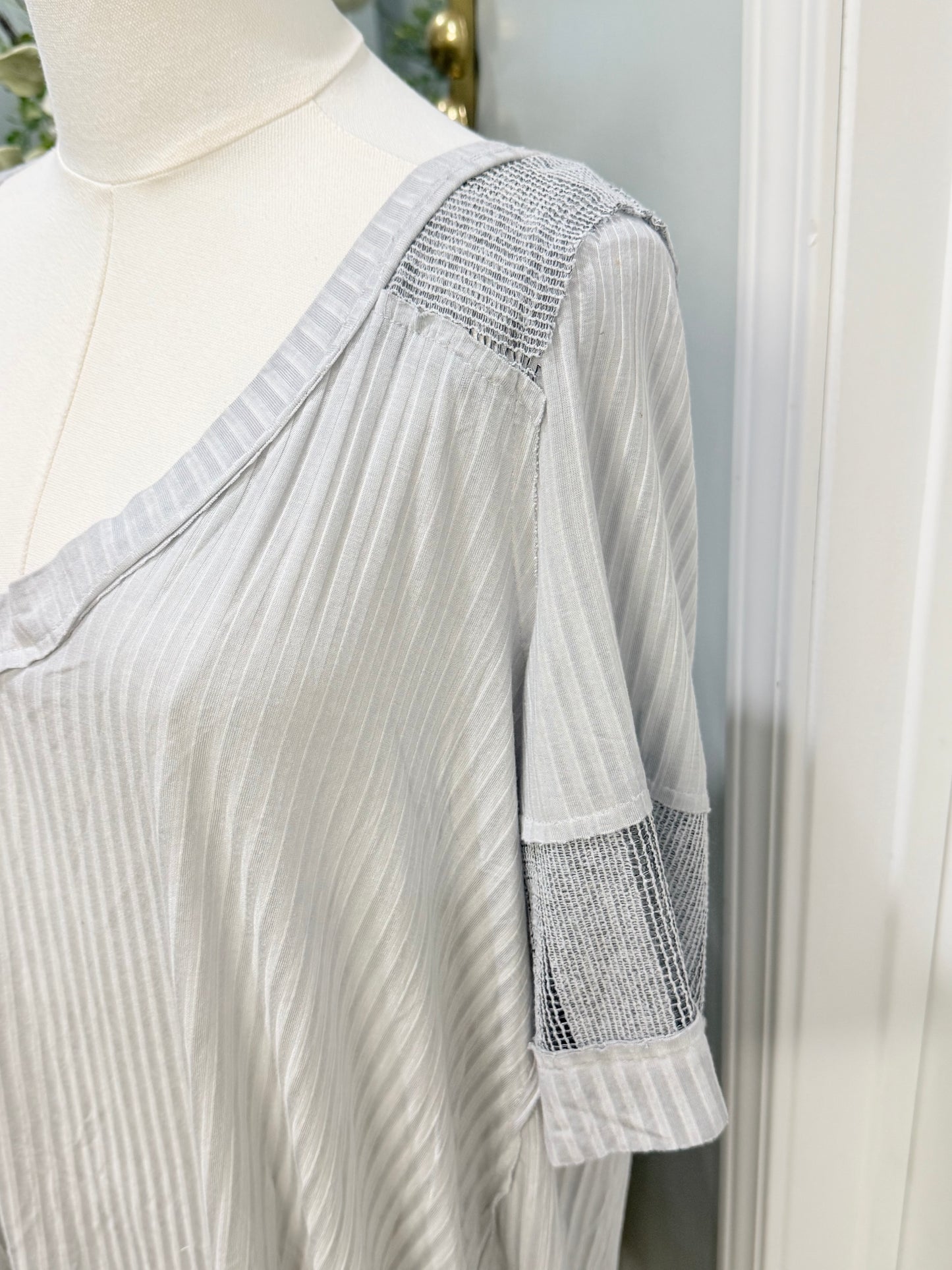 Womens POL Grey Tshirt Small EUC