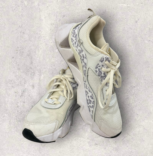 Womens Nike Sneakers Size 9