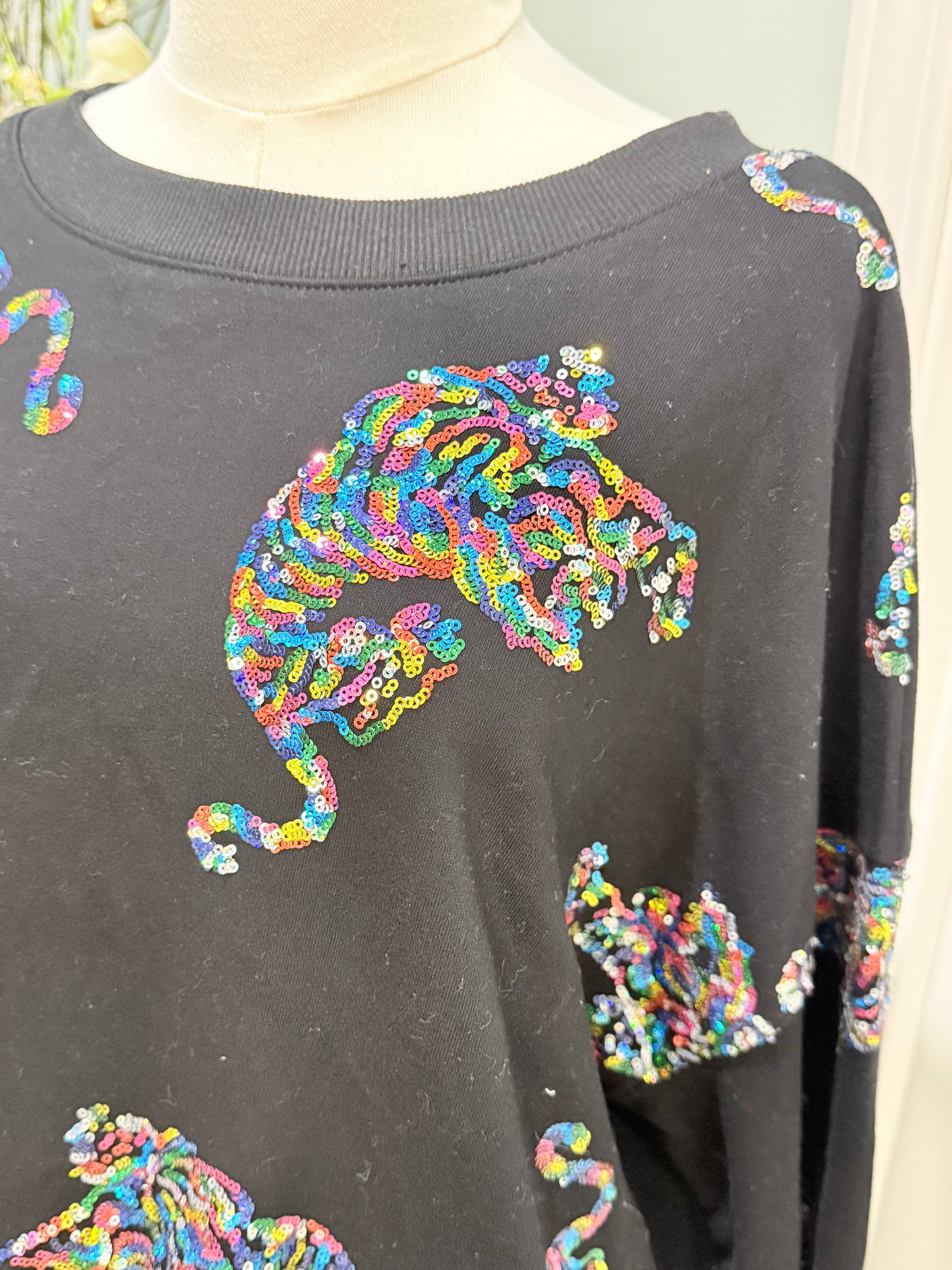 Womens Fantastic Fawn Sequin Tiger Sweatshirt Large EUC