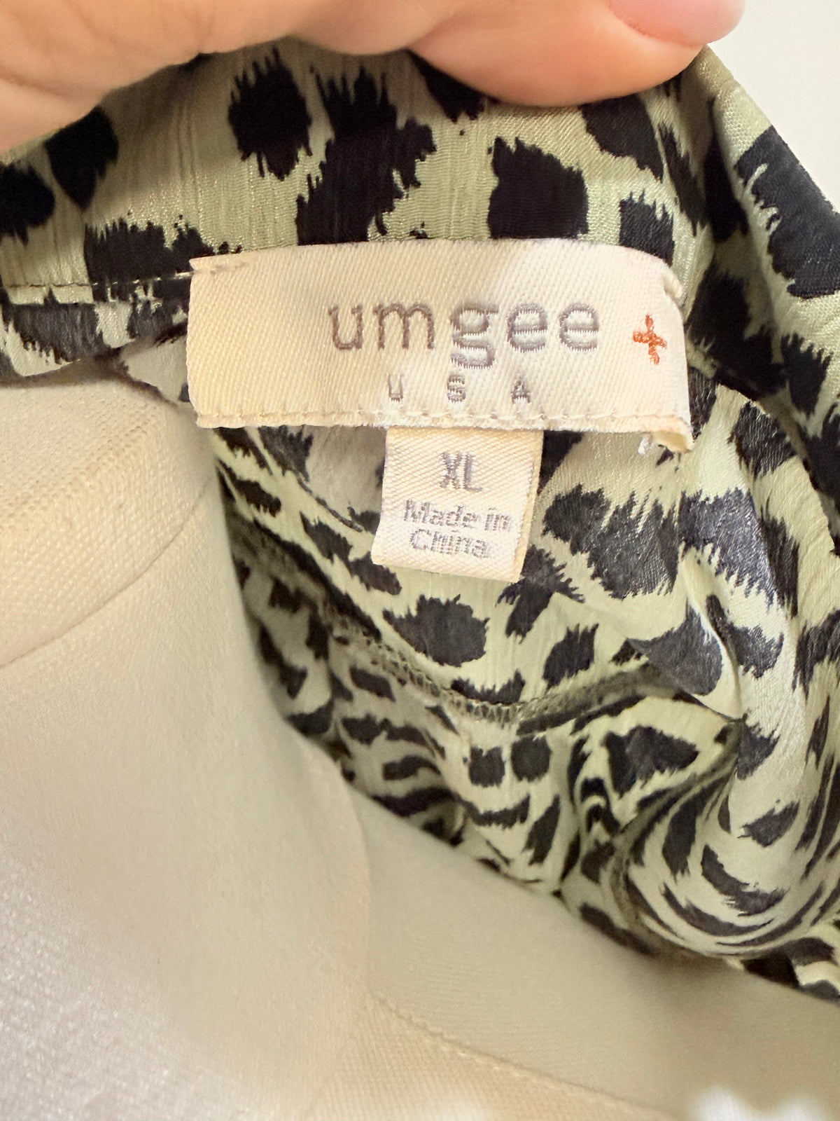 Womens Umgee Leopard Blouse XL EUC