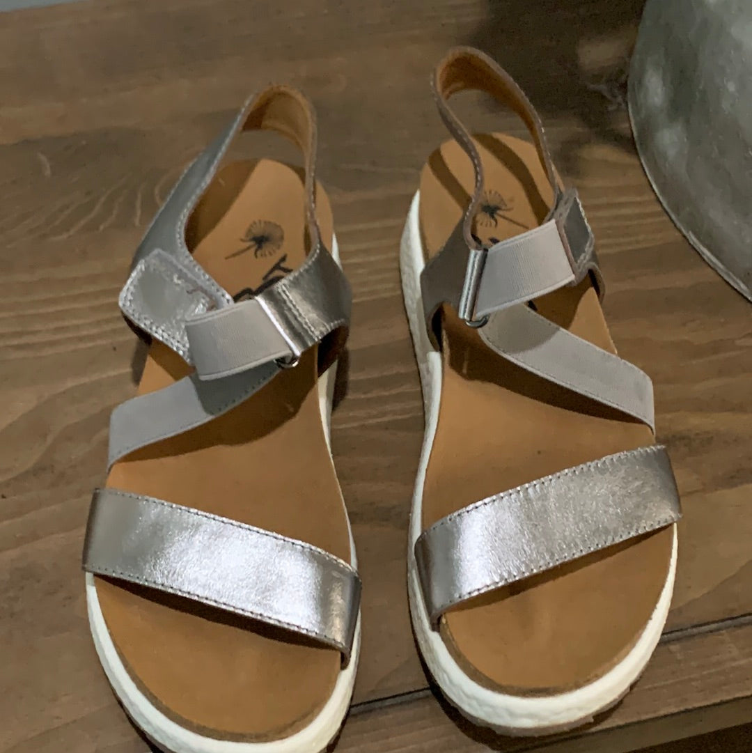 Womens OTBT Sandals Size 7.5