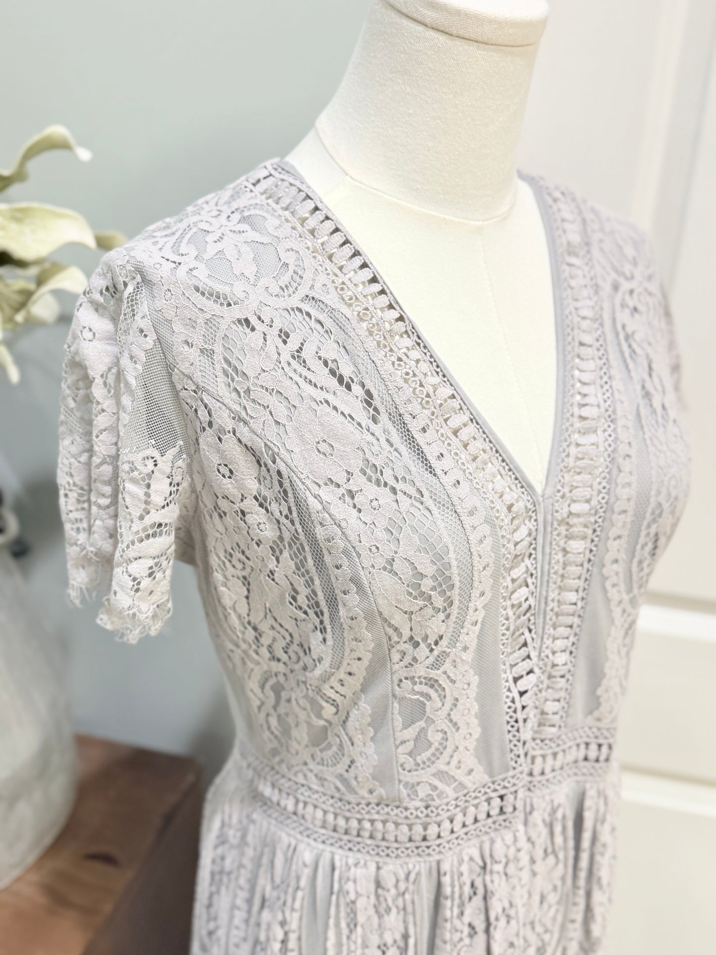 Womens Grey Lace Overlay Dress Large EUC