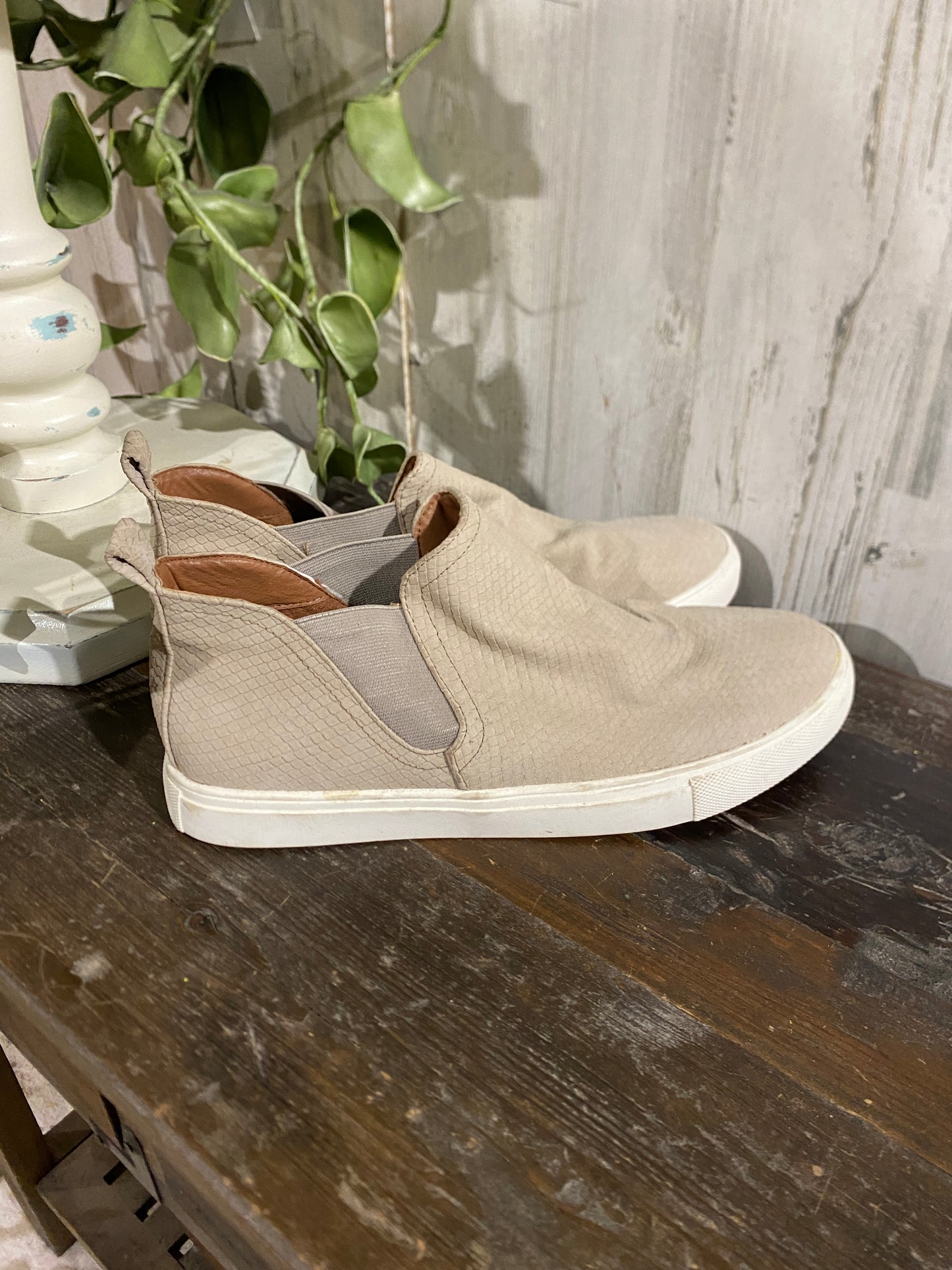 Womens Report Sneakers Sz 12