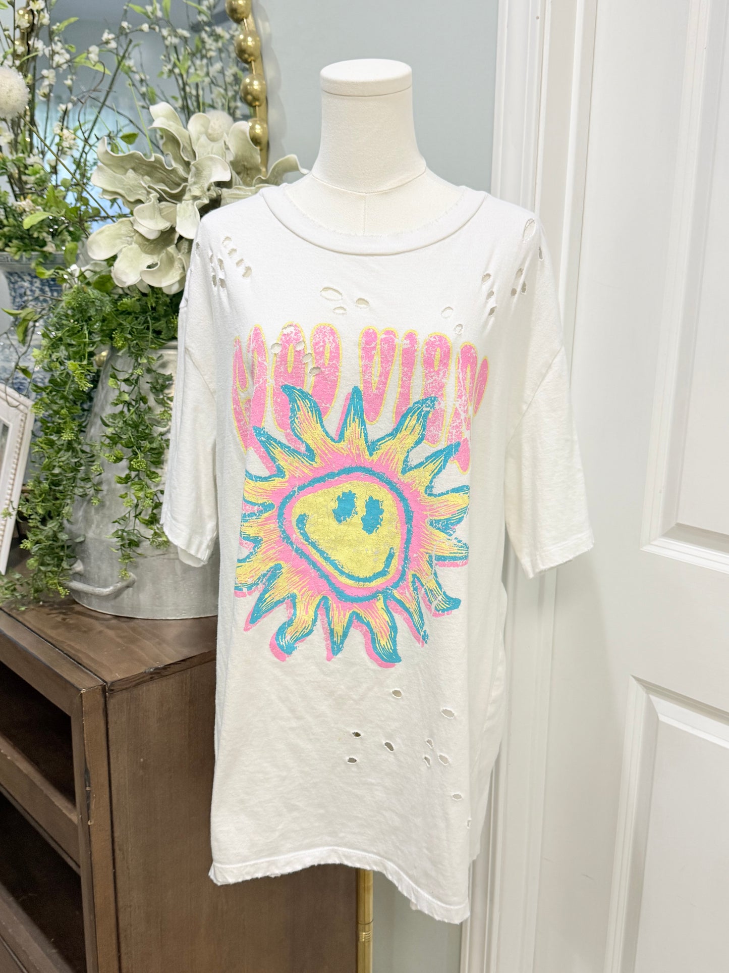 Womens Good Vibes Zutter Tshirt M/L EUC