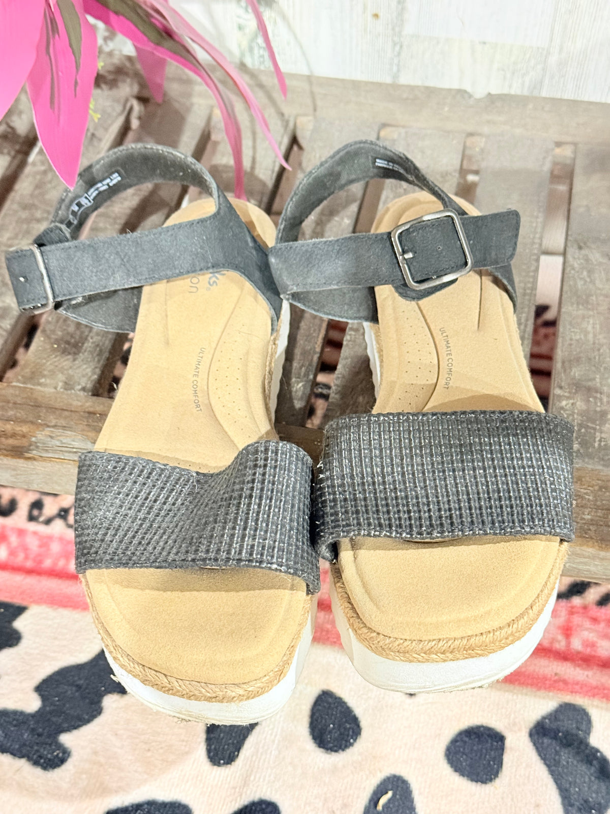 Womens Clark's Sandals Size 7.5 EUC