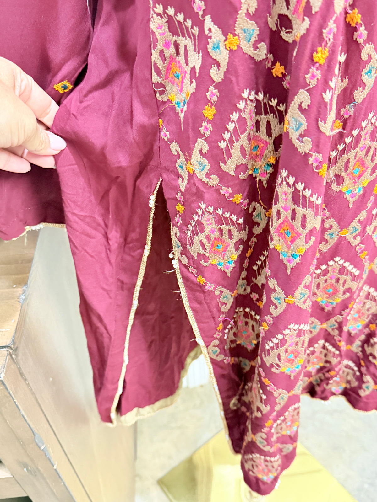 Womens Burgundy Embroidered Tunic Large EUC