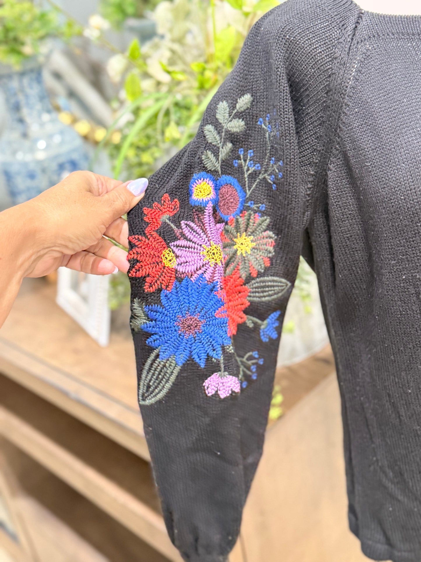 Womens Pioneer Woman Embroidered Sweater Small EUC
