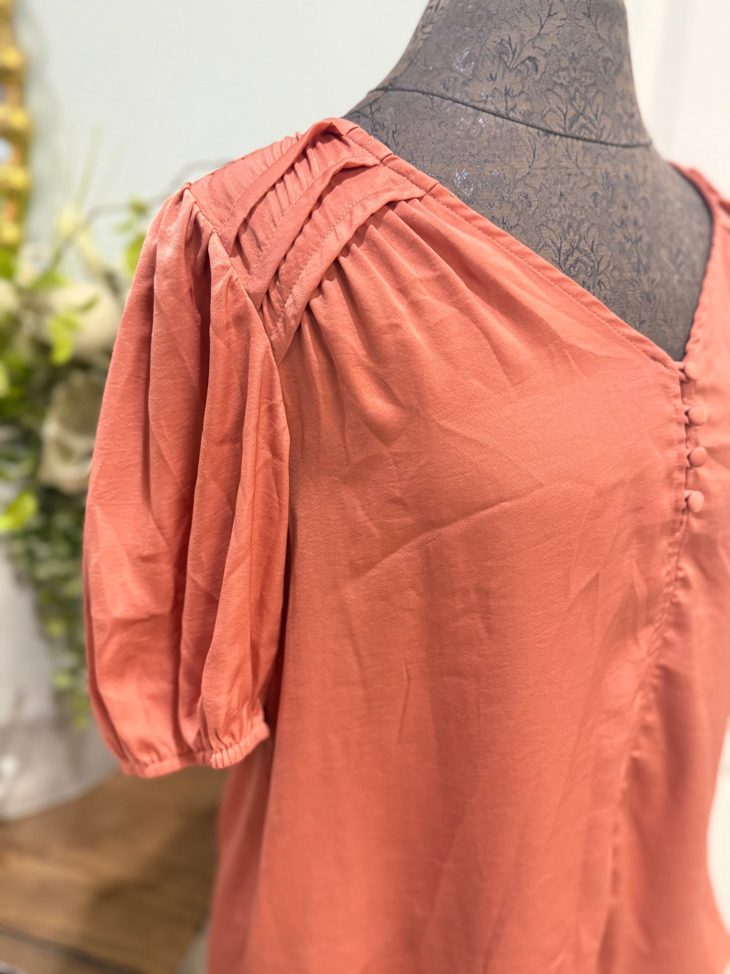 Womens Wonderly Salmon Satin Blouse Medium EUC