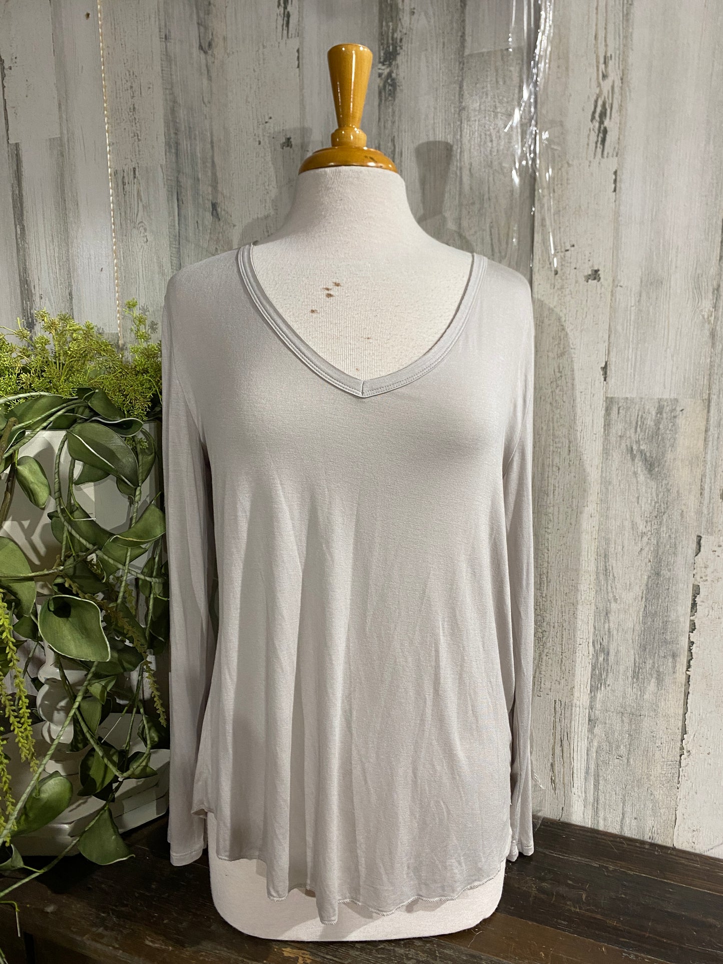 Womens Knit VNeck Top Medium