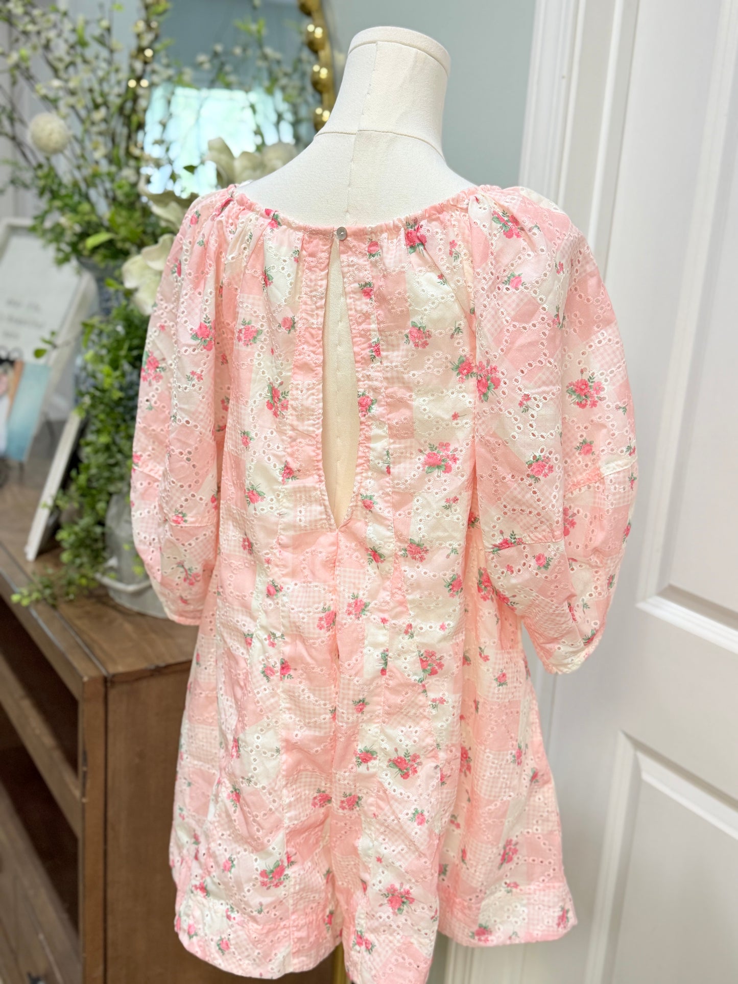 Womens Peach Love Eyelet Romper Small EUC