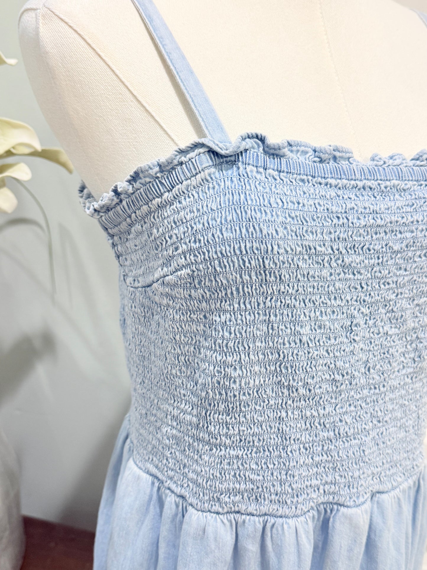 Womens Gap Denim Smocked Dress Large EUC