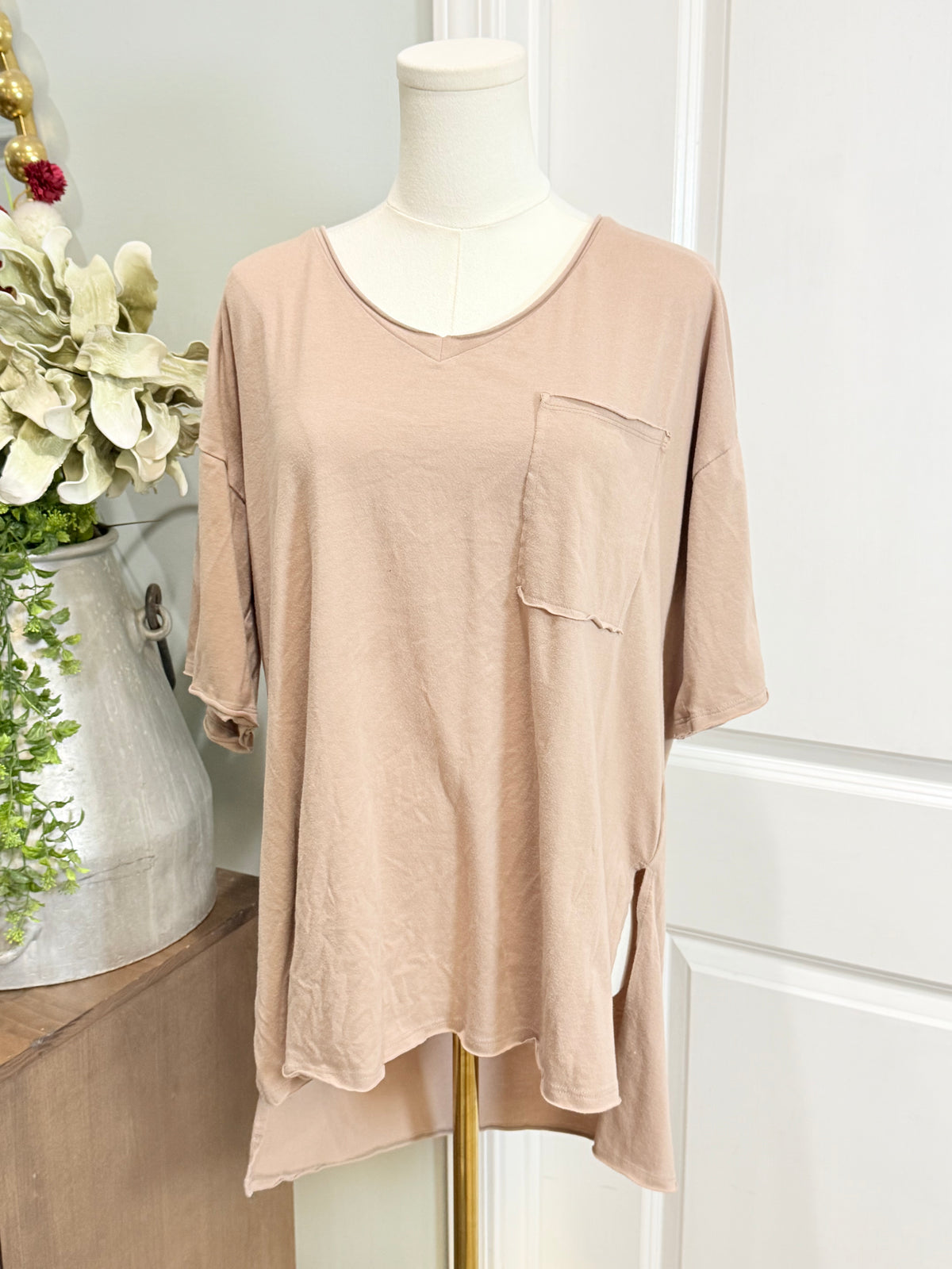 Woemns Zenana Pocket Tee Size Large EUC