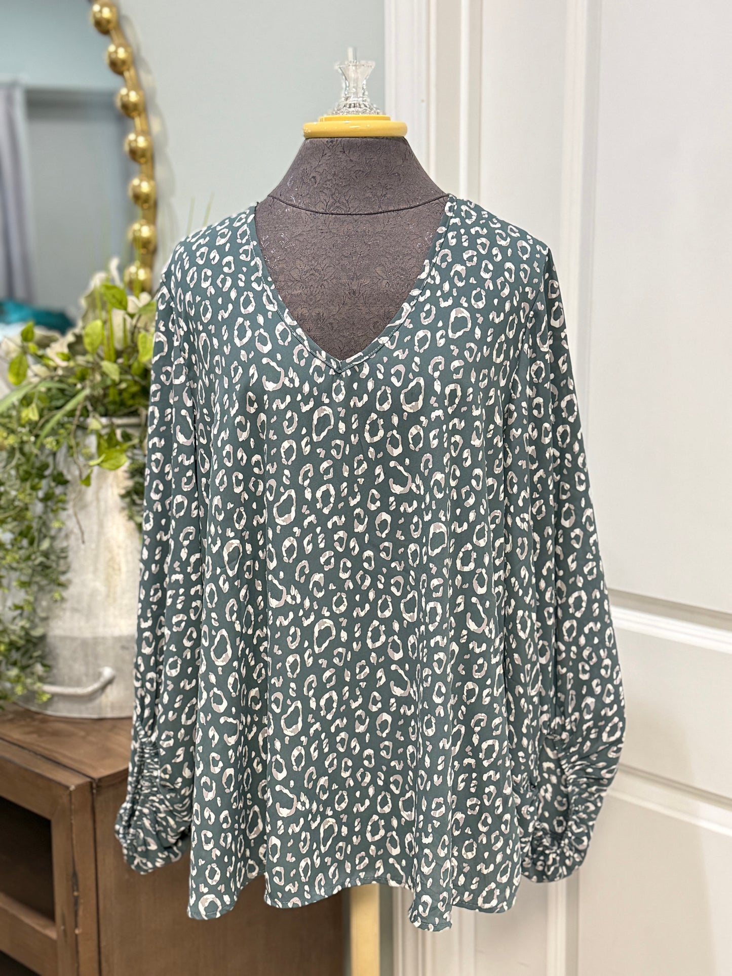 Womens Jodifl Green Leopard Blouse L/XL EUC
