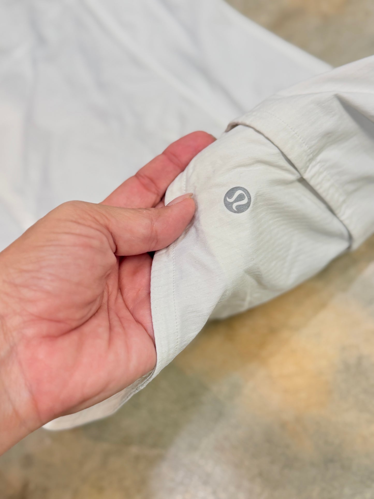 Womens Lululemon White Shorts 8 Reg EUC