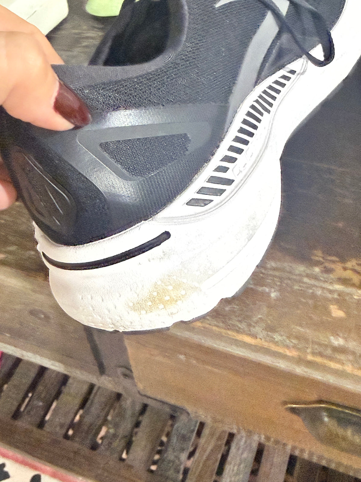 Mens Brooks Sneakers Size 11