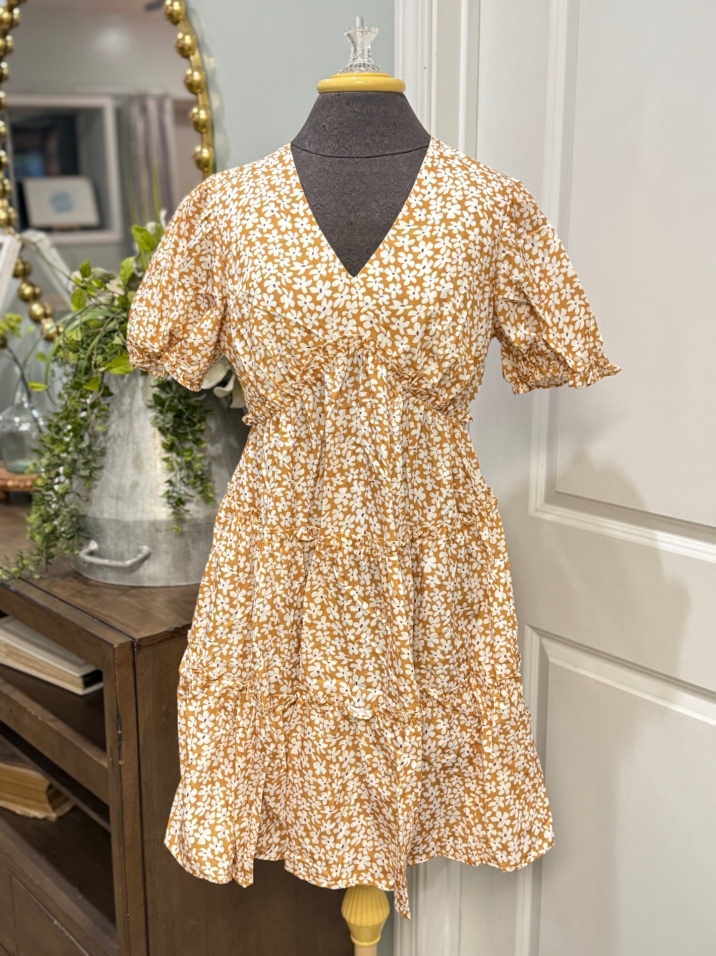 Womens Frilly Tiered Floral Dress Medium NEW