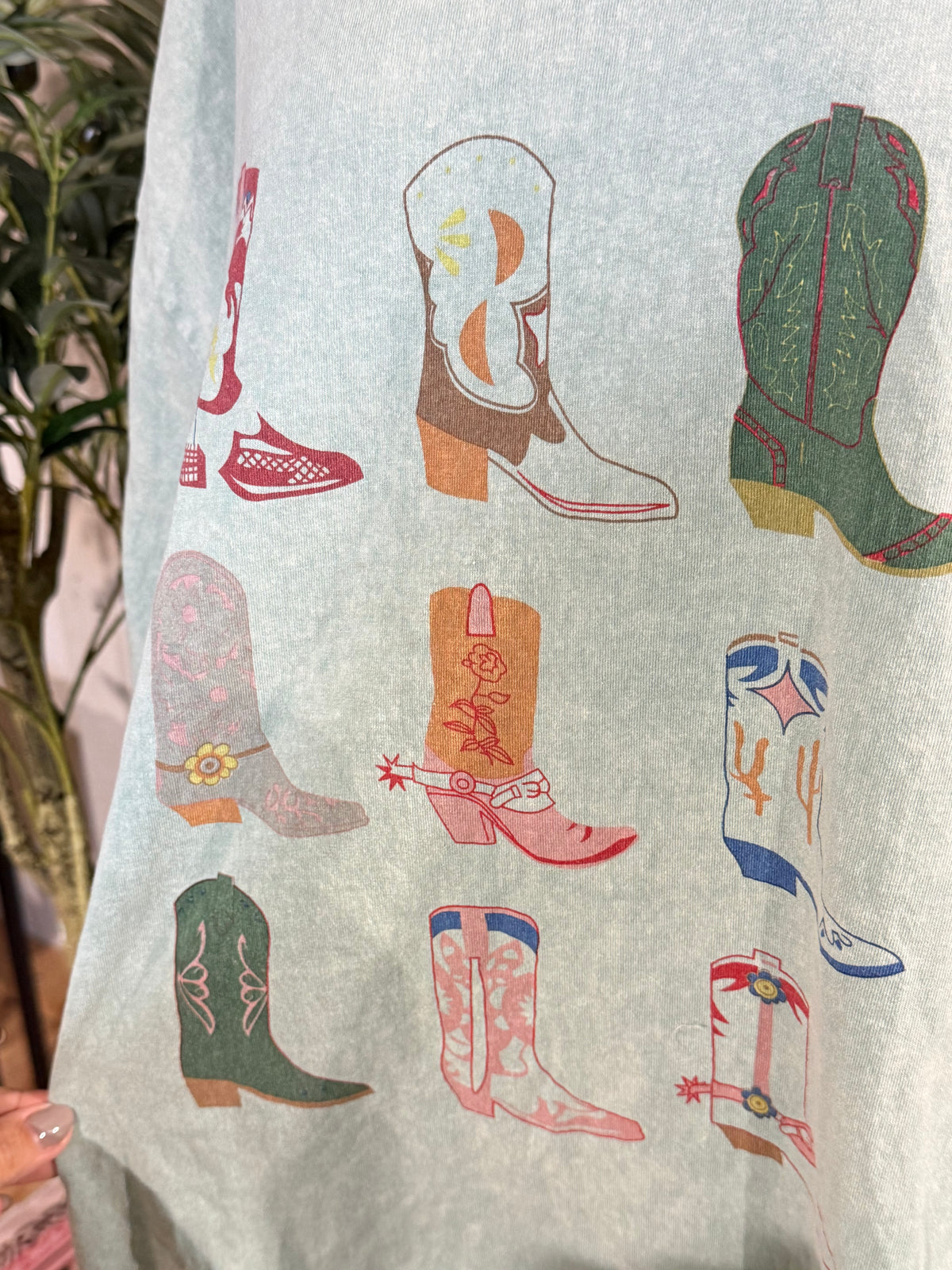 Womens Boots Easel Tshirt 2X EUC