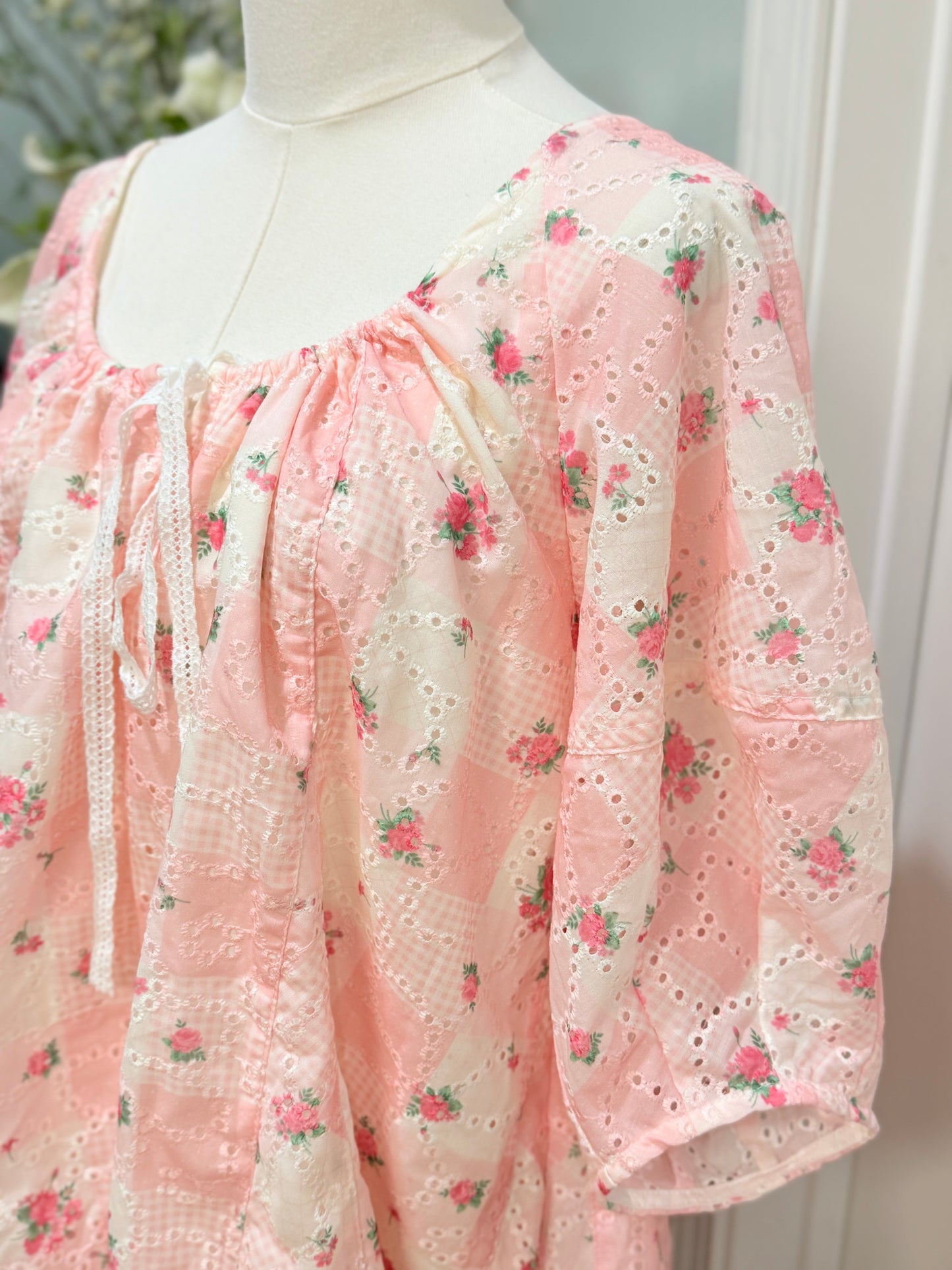 Womens Peach Love Eyelet Romper Small EUC