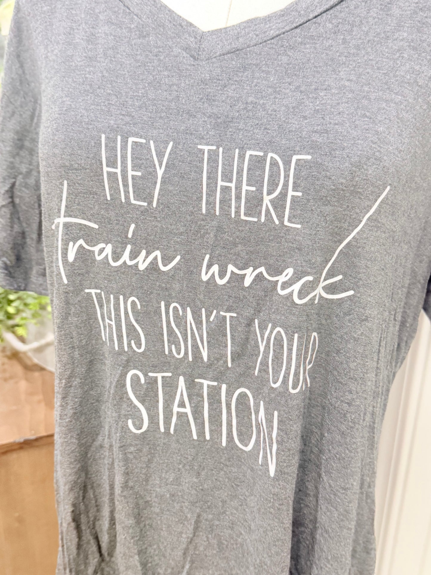 Womens Hey There Train Wreck Tshirt Medium EUC