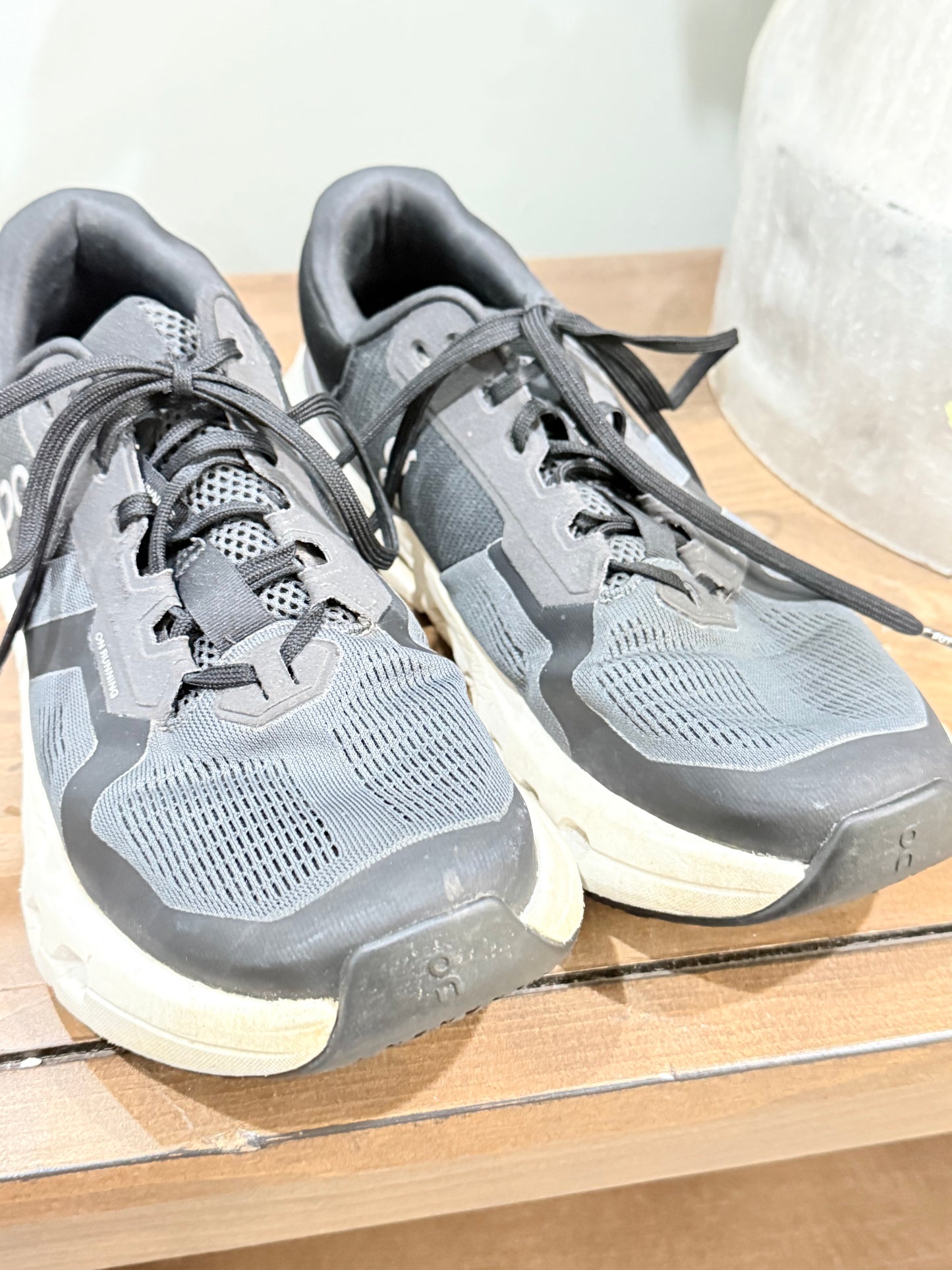 Womens Black On Clouds Size 10
