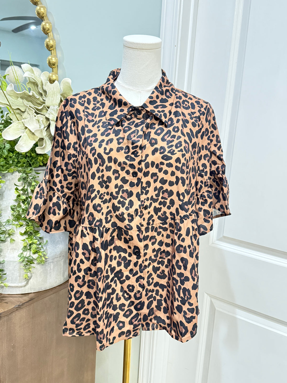 Womens Leopard Ruffle Sleeve Blouse Large NWOT