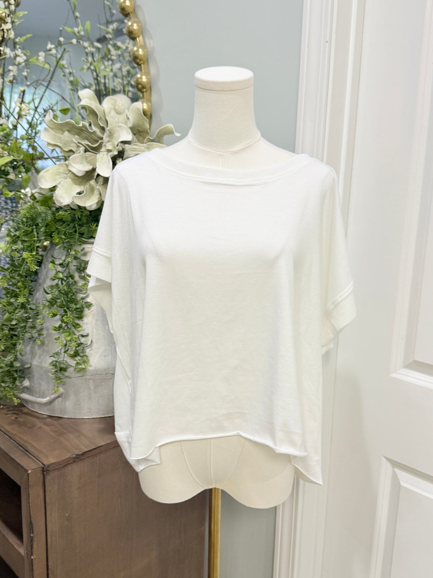 Womens White Cropped Athletic Top Large NWOT