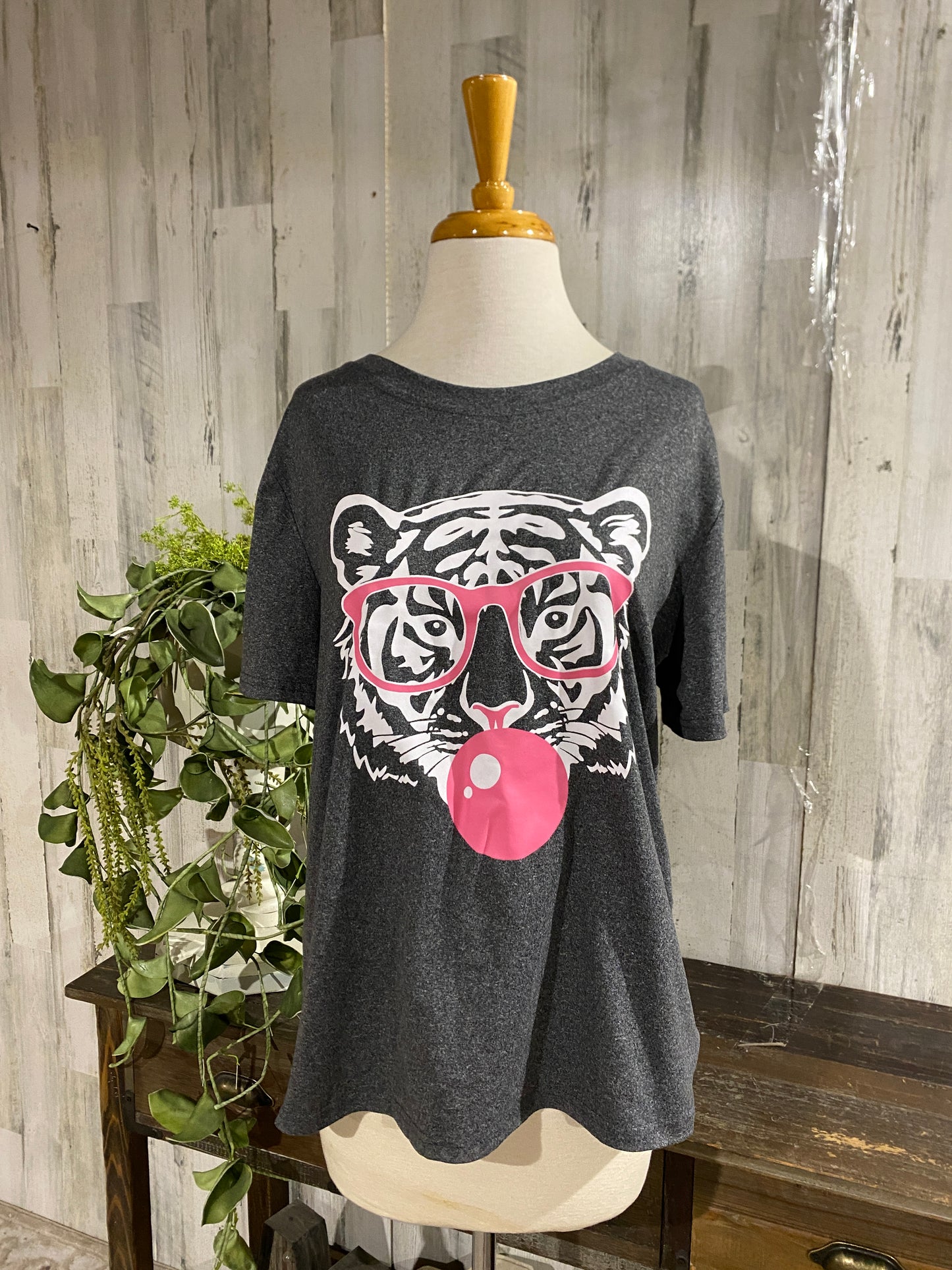 Womens Tiger Bubble Gum Tshirt Sz XLarge