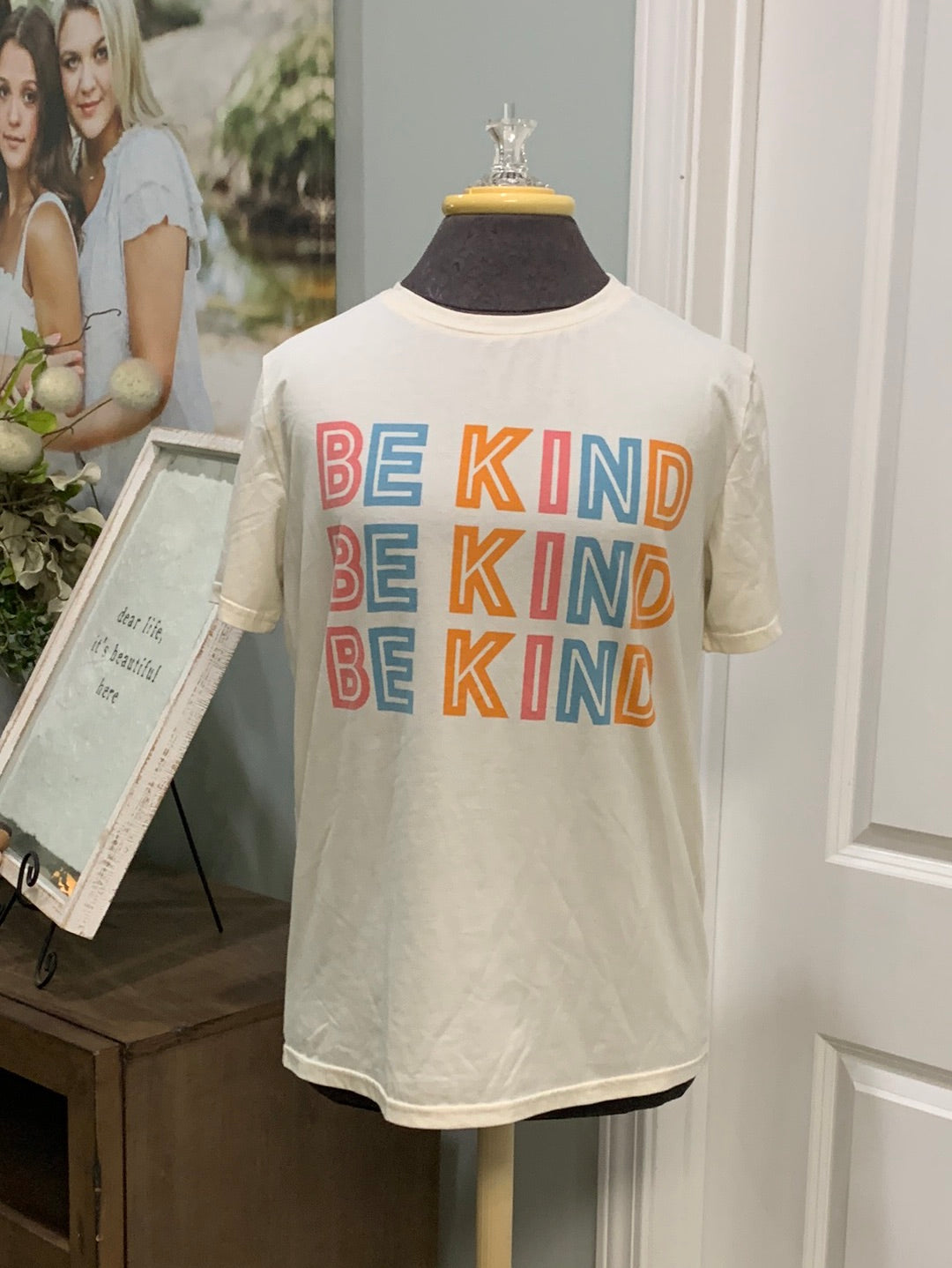 Womens Be Kind Tshirt Size Medium