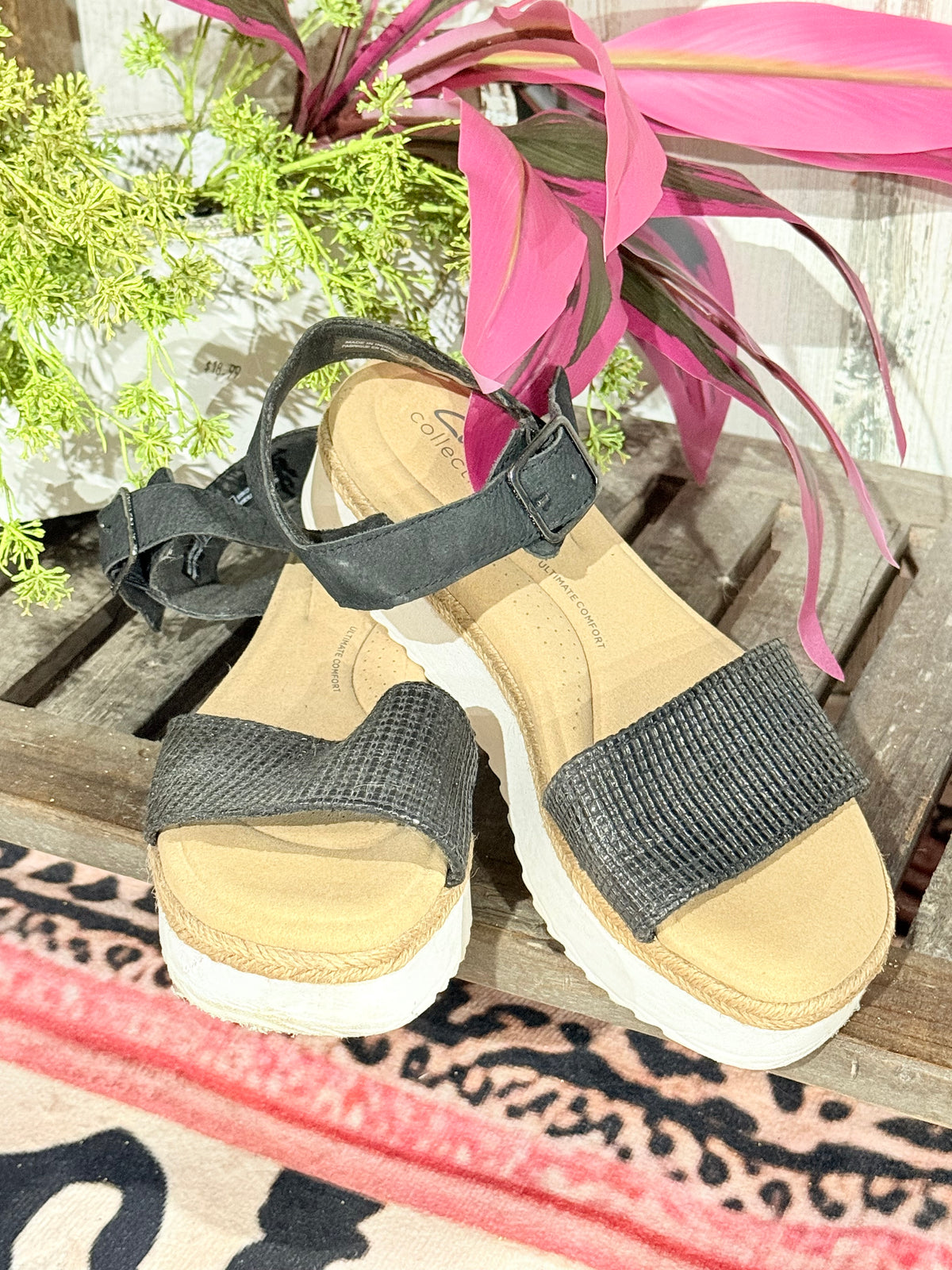 Womens Clark's Sandals Size 7.5 EUC