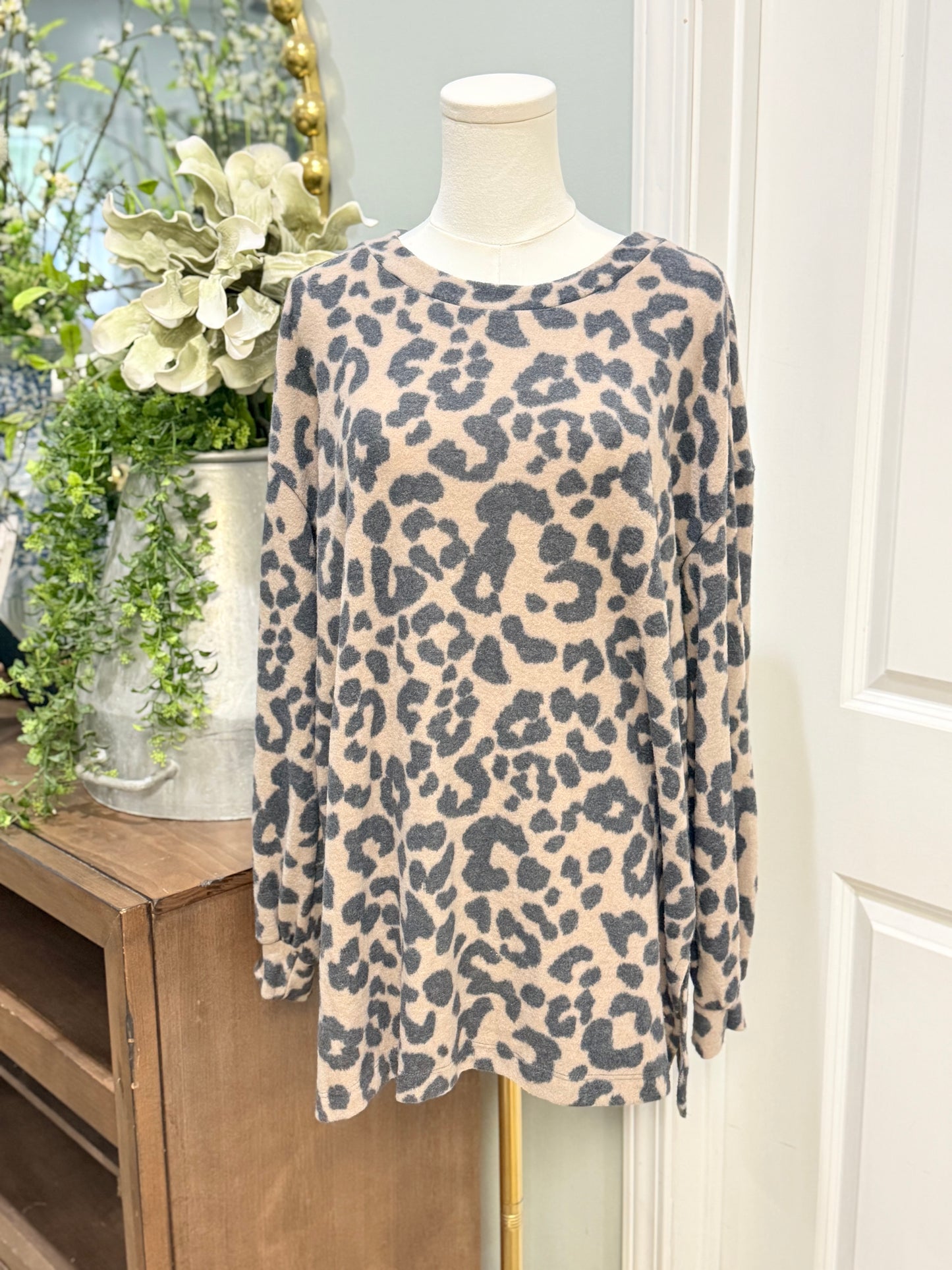 Womens Viamor Leopard Tunic Medium EUC