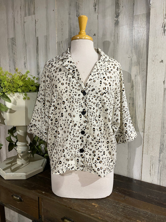 Womens Vine & Love Leopard Top Small