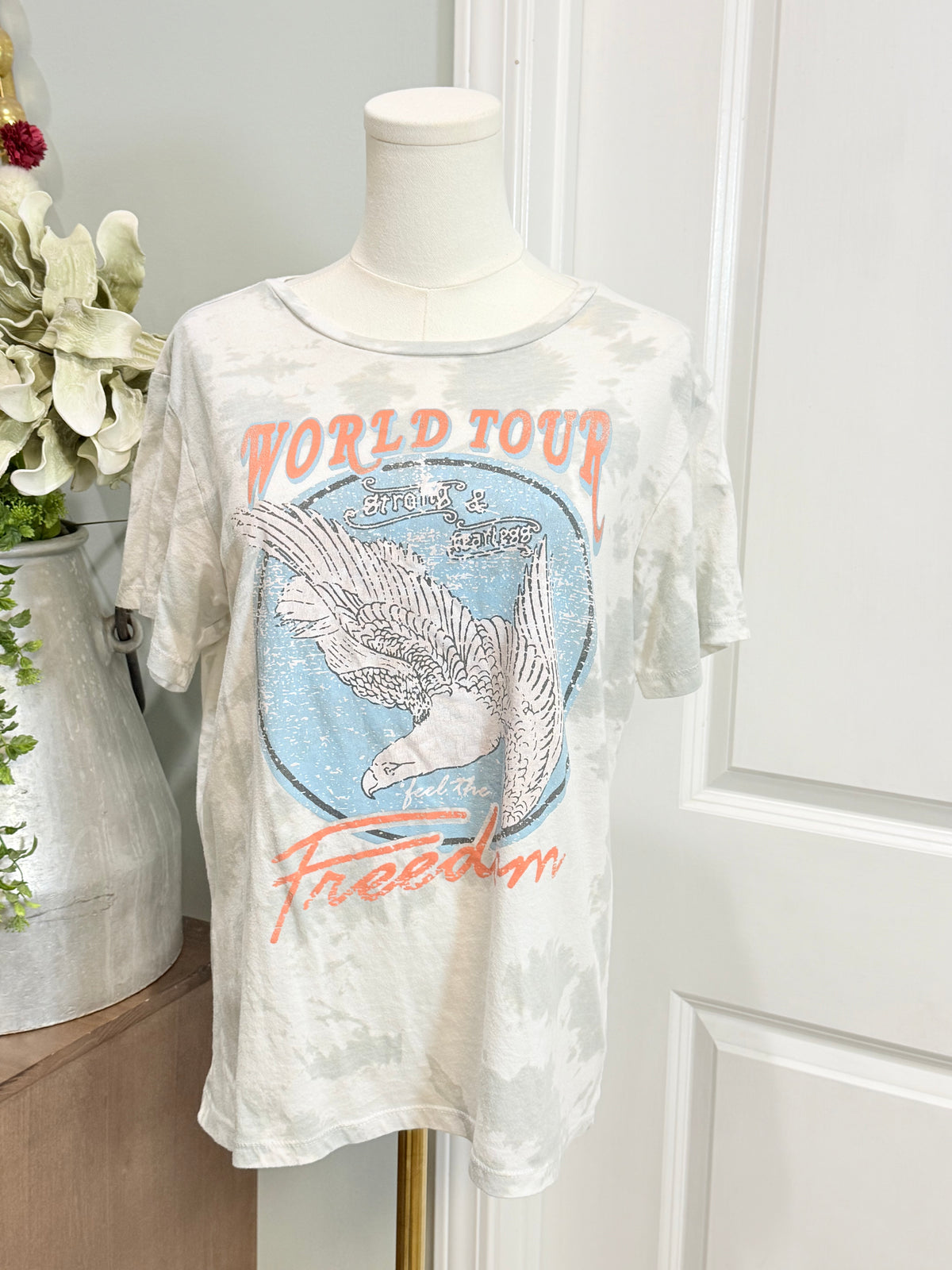 Womens World Tour Tshirt Large EUC