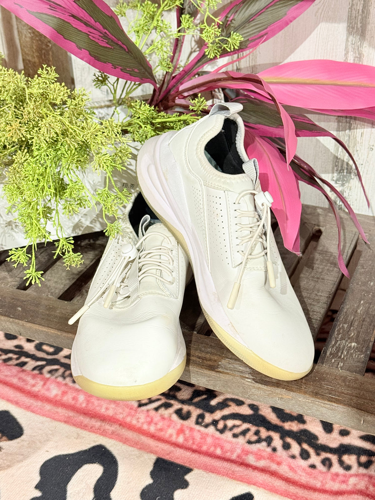Womens Clove Sneakers Size 7M GUC