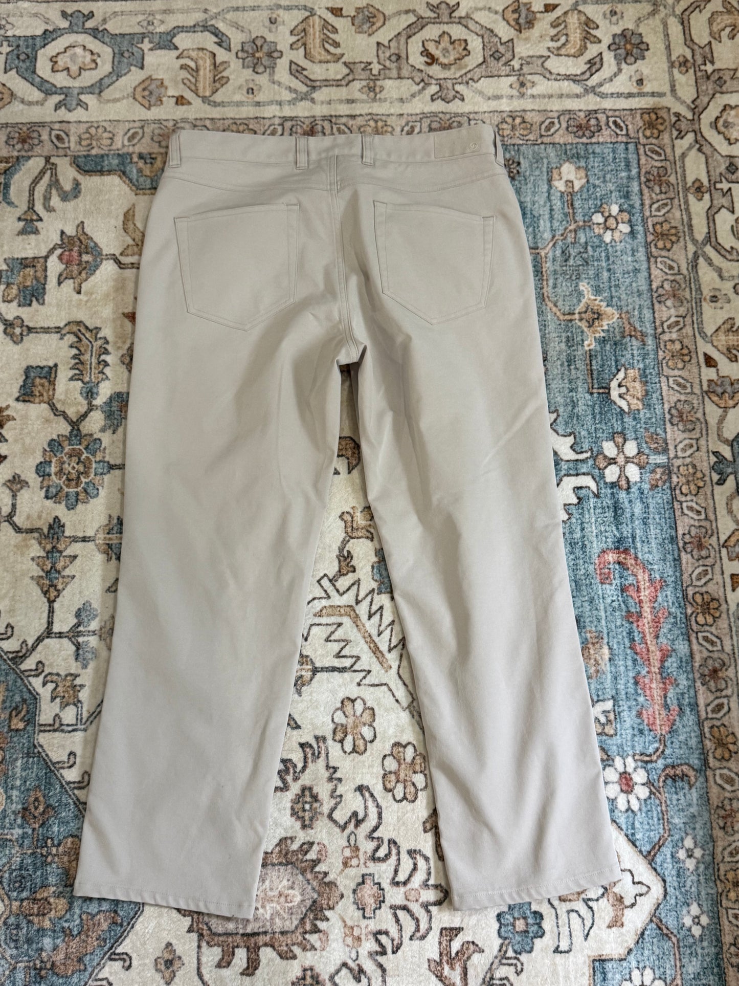 Mens Peter Millar Khaki Pants Size 34/32 EUC Retails for $228