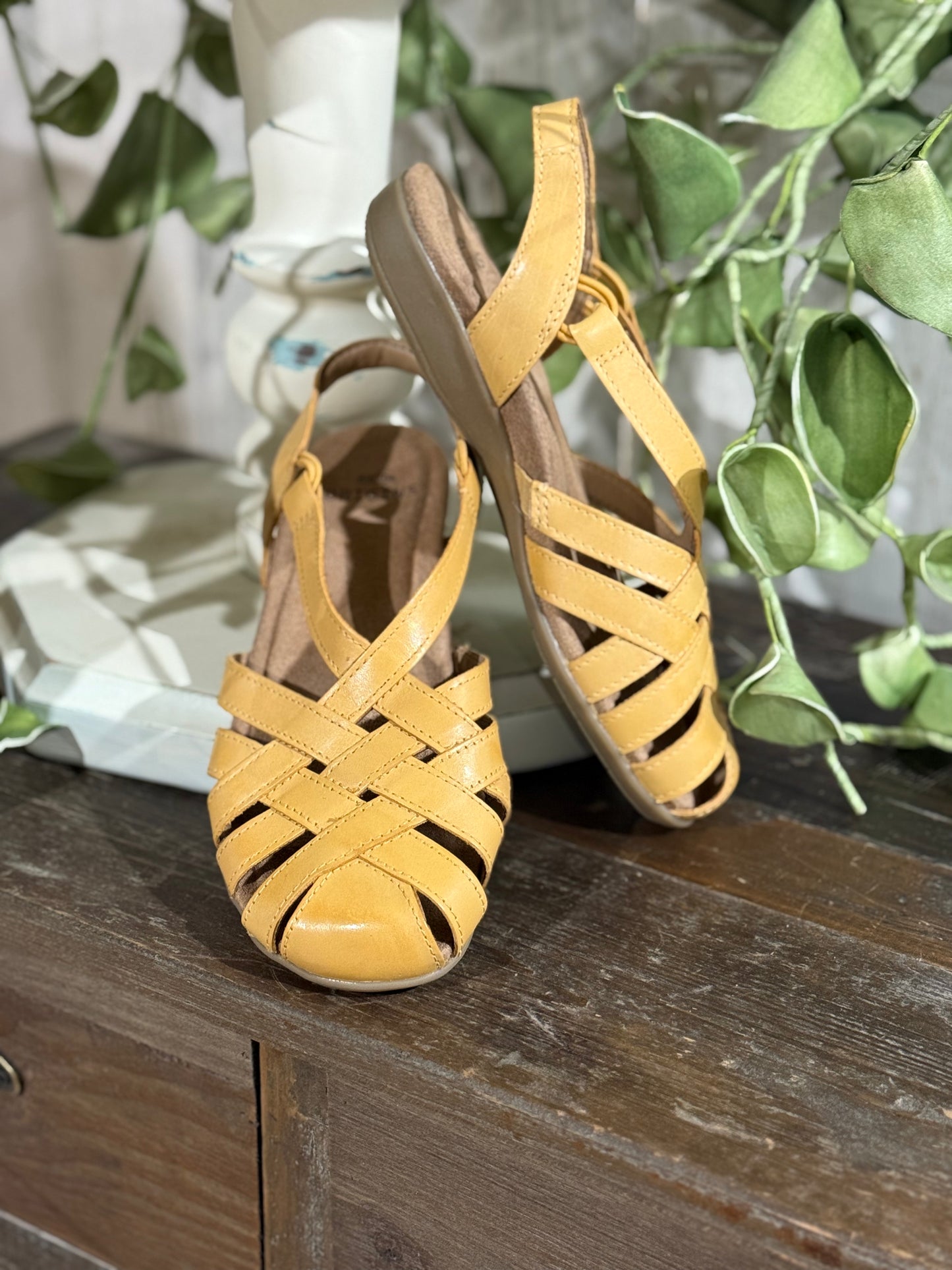 Womens Earth Origins Sandals Size 7 NEW
