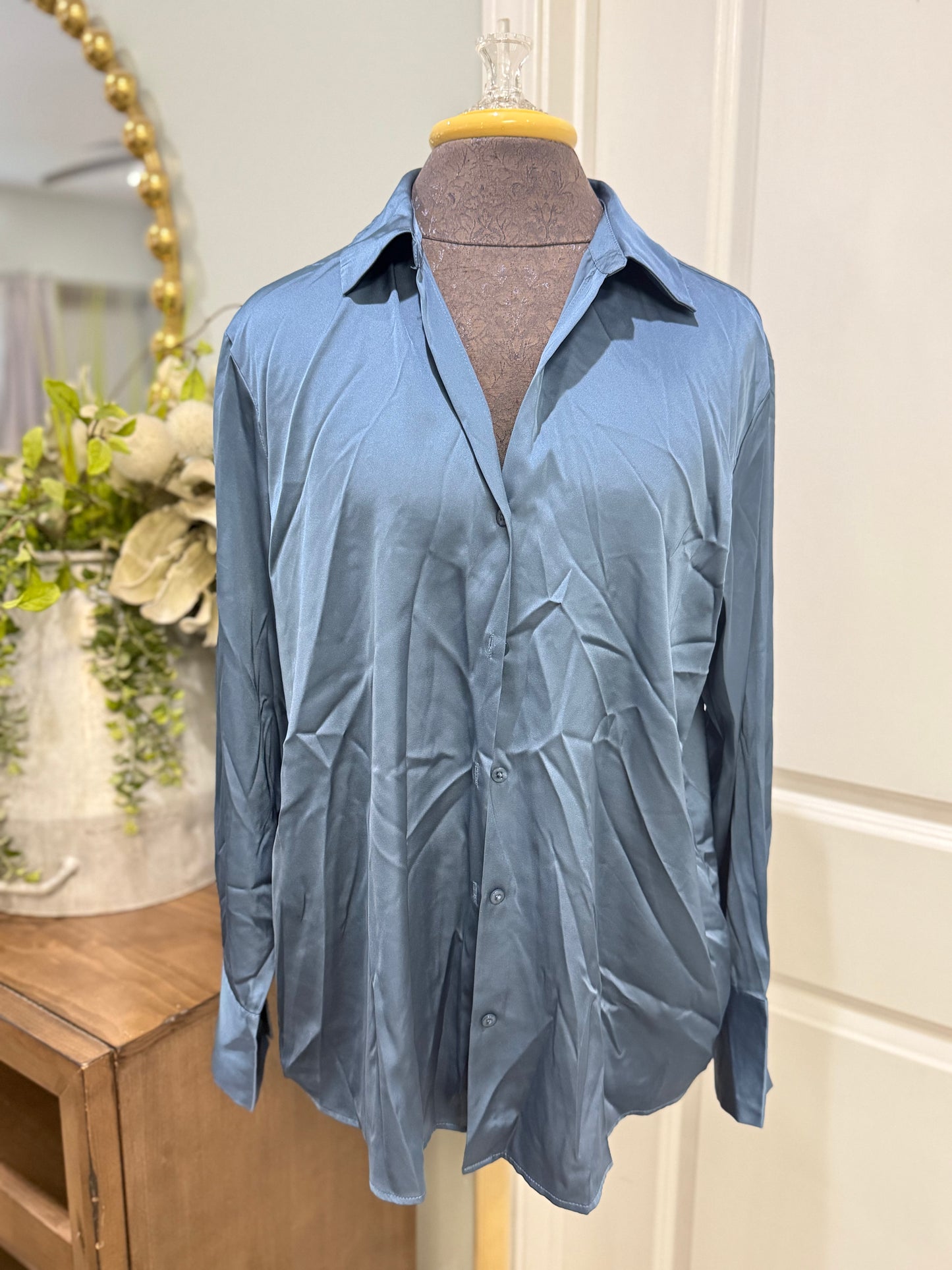 Womens Blue Satin Blouse Medium EUC