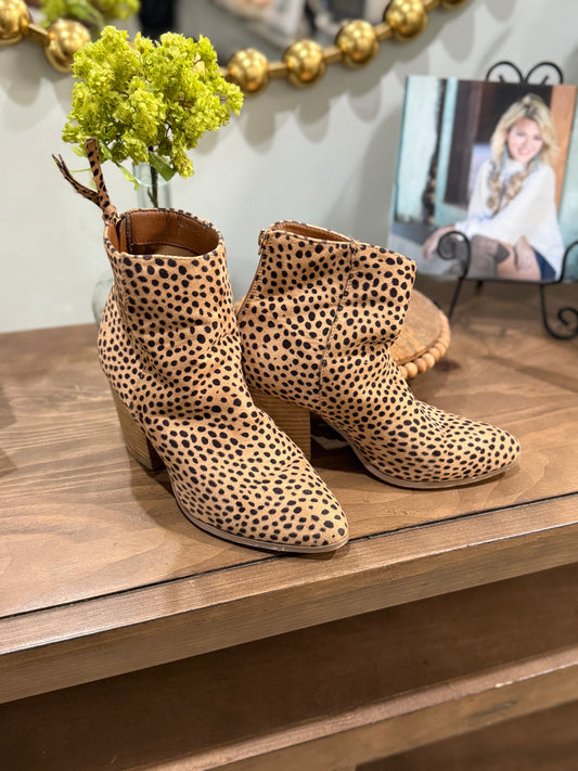Womens Queen George Leopard Booties Size 8M