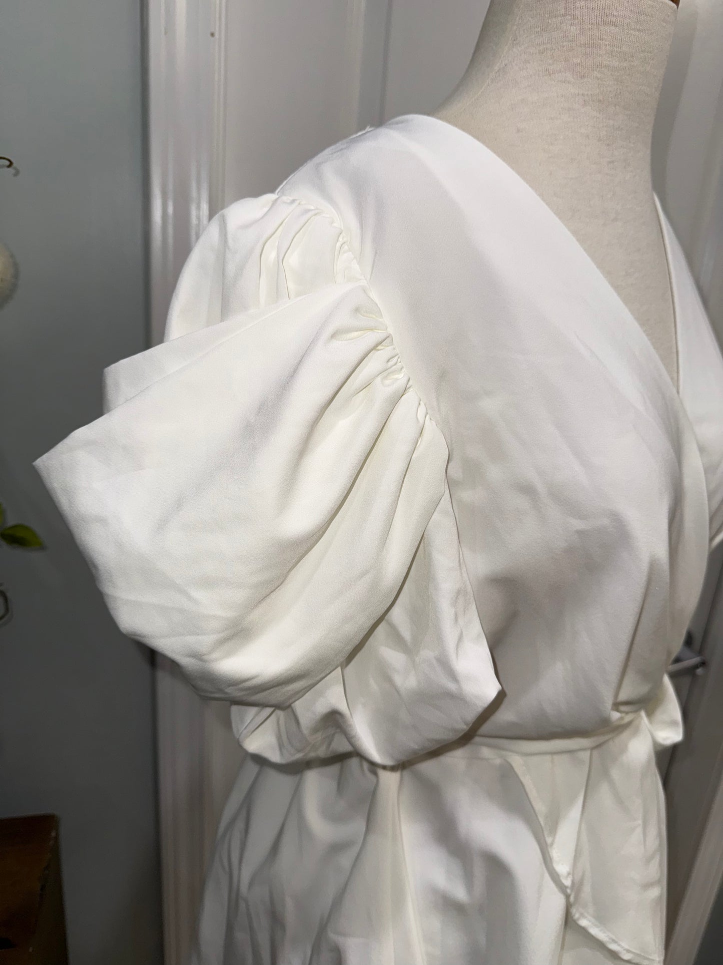 Womens Entro White V-Neck Dress Size Large NWT $48